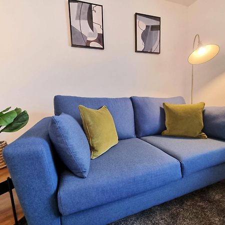 Cosy Apartment Nearby Train Station! واتفورد المظهر الخارجي الصورة