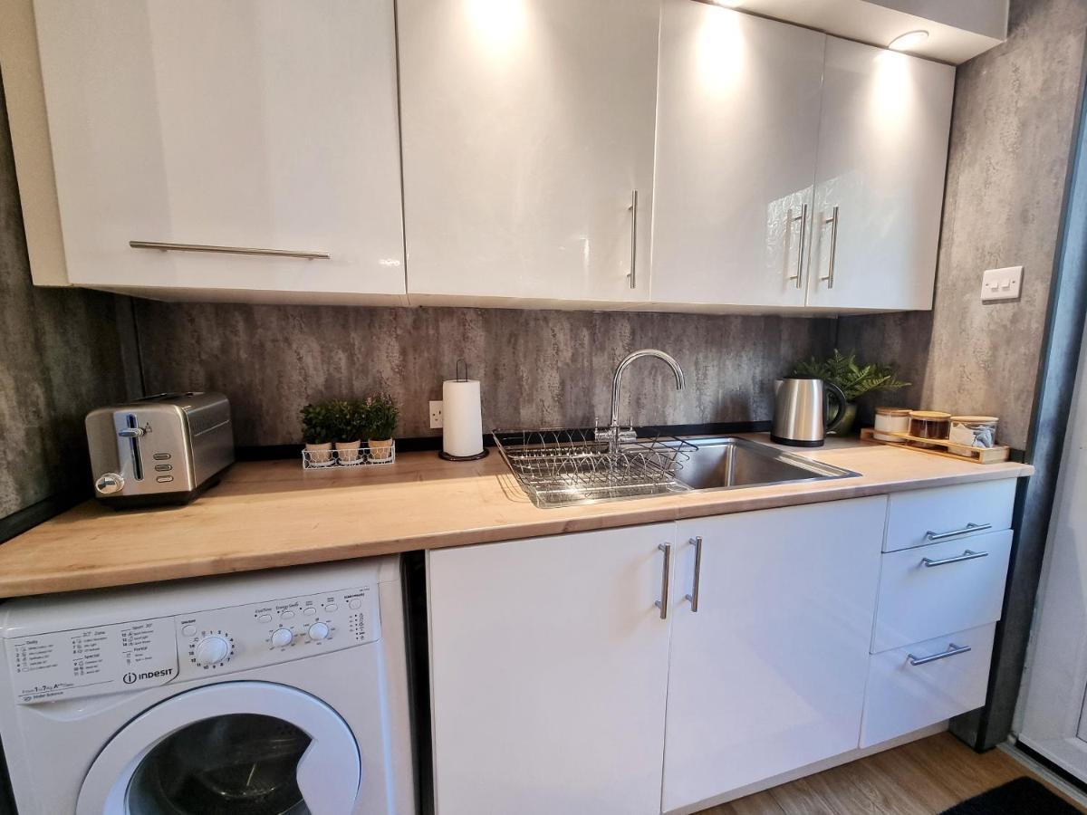 Cosy Apartment Nearby Train Station! واتفورد المظهر الخارجي الصورة