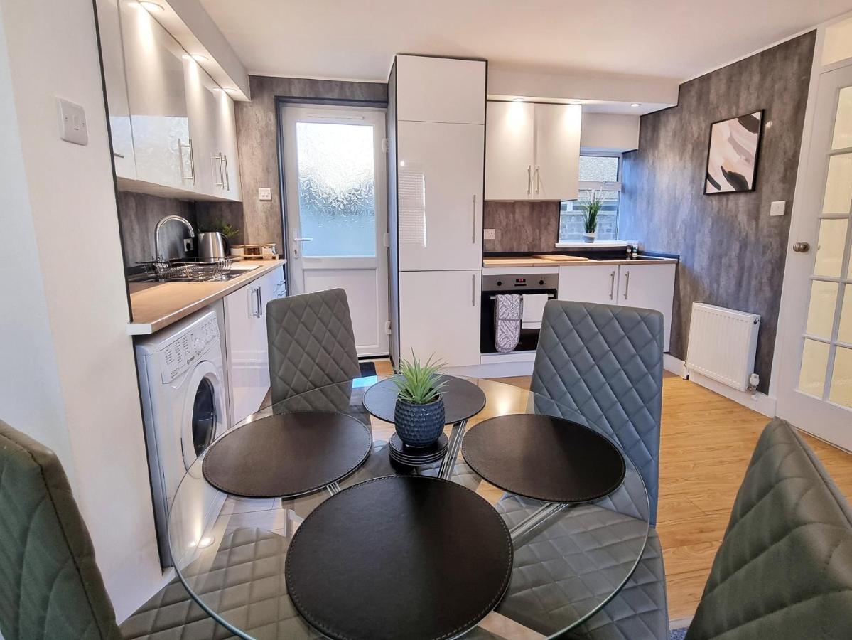 Cosy Apartment Nearby Train Station! واتفورد المظهر الخارجي الصورة